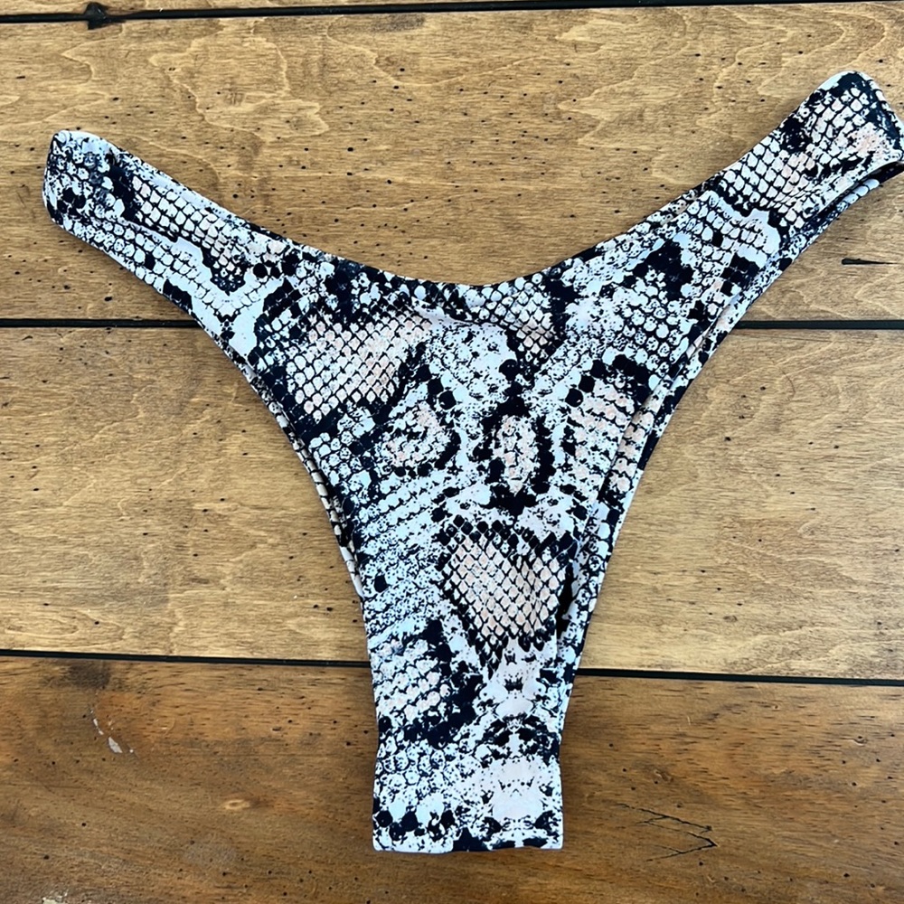 Zaful Bikini Bottom - like new condition. Size 4.